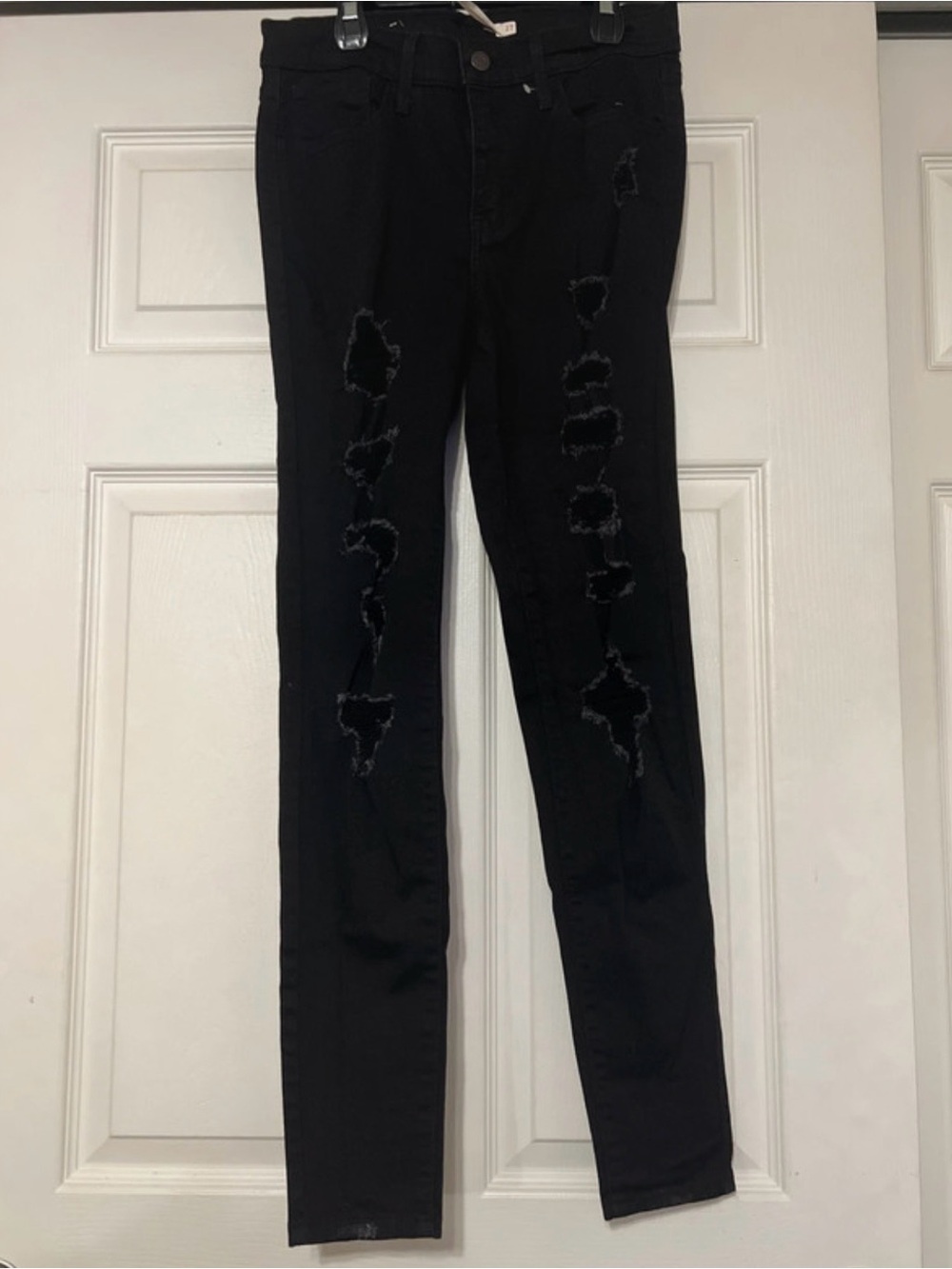 Levi’s 720 High Rise Super Skinny Distressed Jeans Size 27
